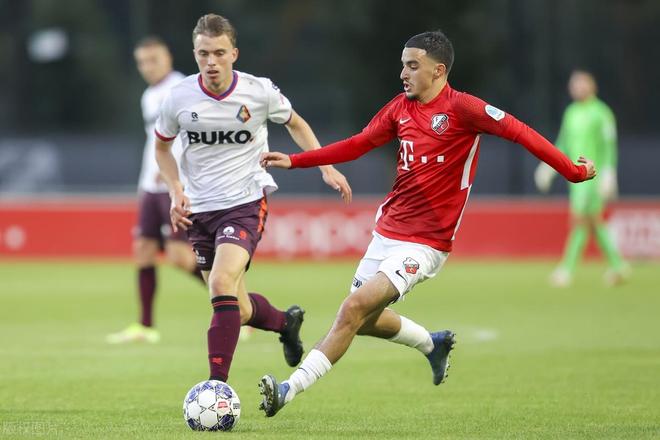 庭中担负起 庭中担负起