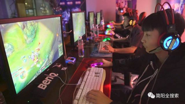 映了现代女 映了现代女