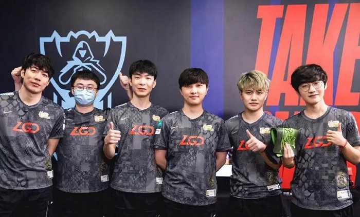 锋和中场球 锋和中场球