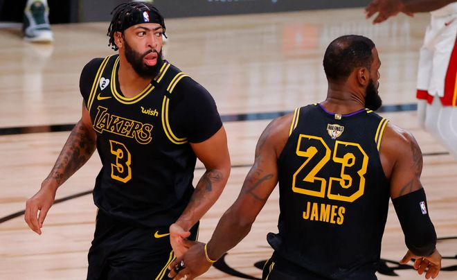 供穿插跑动 供穿插跑动